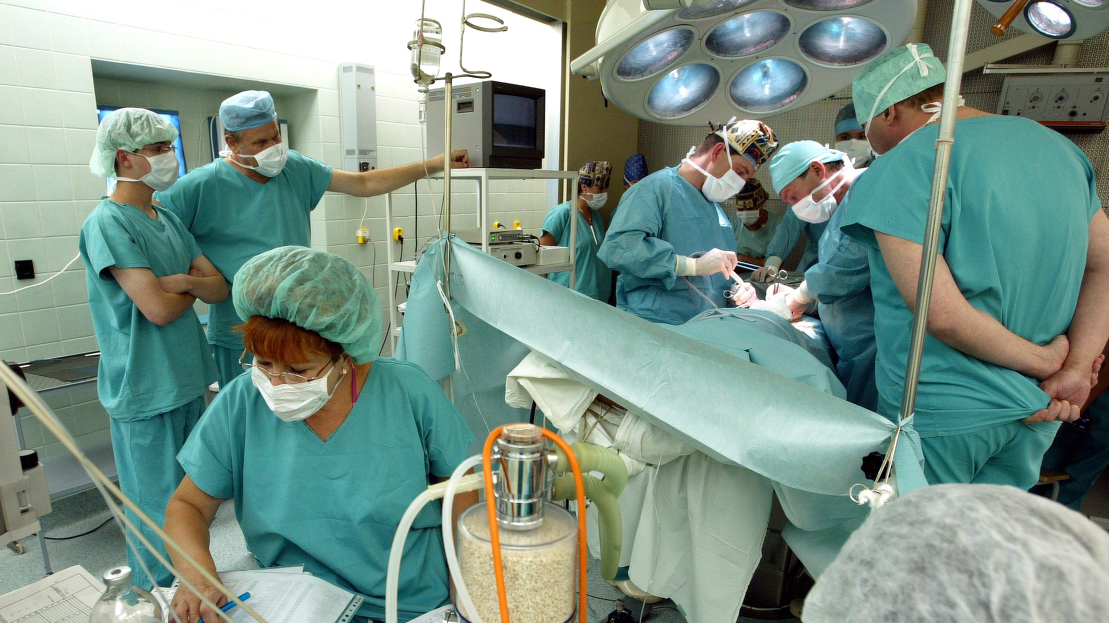 Operácia pacienta, prác chirurga